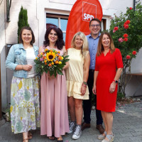 Freuen sich auf den gemeinsamen Wahlkampf: Bundestagsabgeordnete Carolin Wagner, Landratskandidatin Silvia Gross, Vorsitzende Gaby Griese-Heindl, Unterbezirksvorsitzender Sebastian Koch und Kreisvorsitzende Petra Lutz